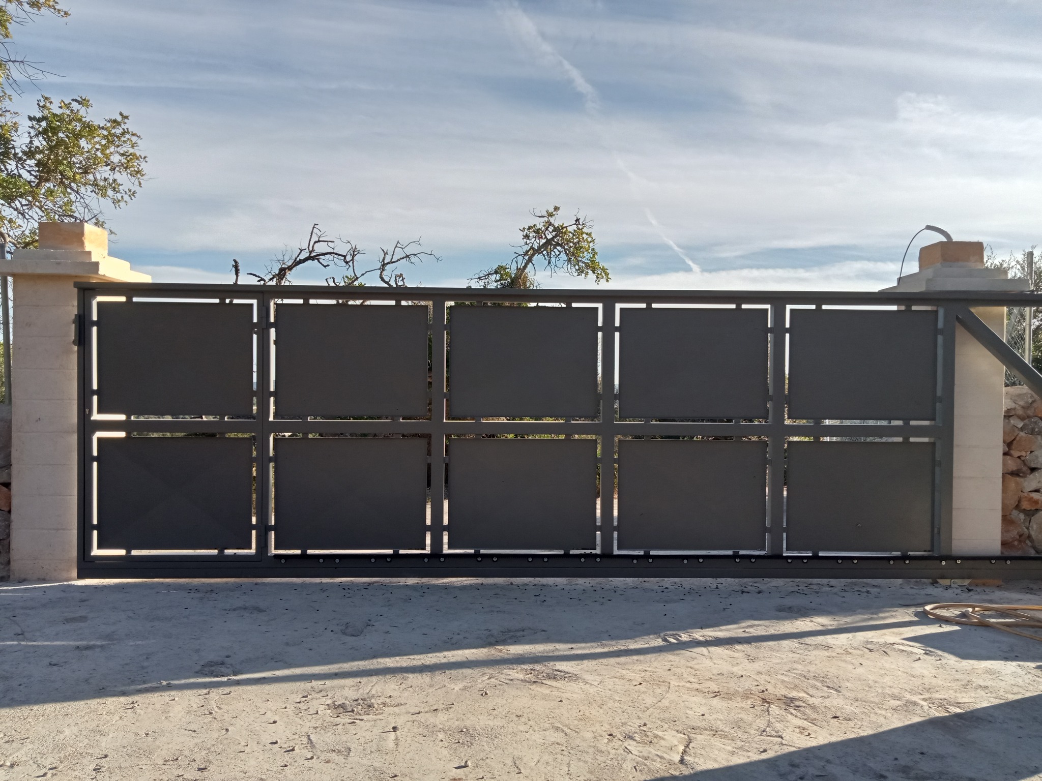 puertas batientes estructura metalica